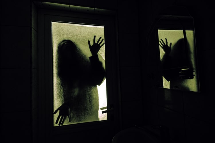Tempat-tempat wisata berhantu dan misterius di seluruh dunia menawarkan pengalaman unik dengan cerita-cerita mistis dan kehadiran supernatural.