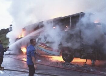 Anak Kos di Solo,Diusir Warga,Pelecehan,Verbal,Jalan Bulukan Timur Raya,Blulukan,Kecamatan Colomadu,Kabupaten Karanganyar,Solo Bus Rosalia Indah terbakar di jalur bebas hambatan Semarang-Solo, tepatnya di wilayah Boyolali, pada Sabtu (16/3/2024) sore.