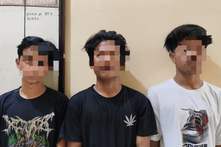 Kota Siantar Darurat Gangster,Kota Siantar,Darurat Gangster,Darurat,Gangster,Senjata Tajam,Kelompok Biru,Kelompok Merah,Rusak Rumah Warga,Tantang Perang,Instagram,Siantar,Pematangsiantar,Pematang Siantar,Simple Life,Kinning Pride,Kinning Junior,Kode Opung Family,Lenong Kota Siantar Darurat Gangster Bersajam: Geng 'Kelompok Biru' Kerap Rusak Rumah Warga dan Tantang Tawuran di Instagram!