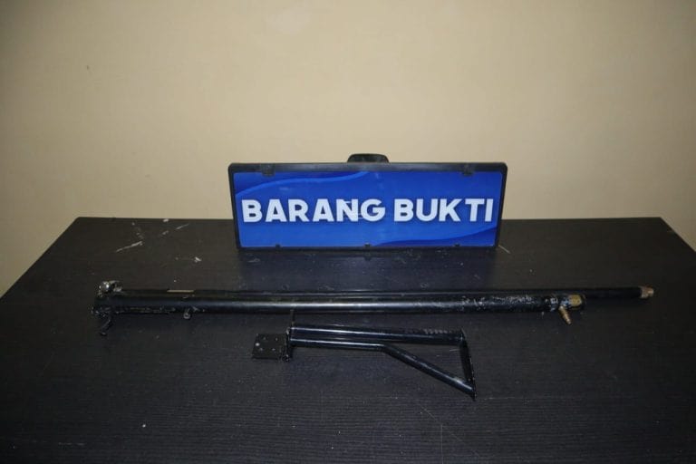 Tampang Pelaku dan Barang Bukti Penembakan Salah Sasaran di Simalungun.