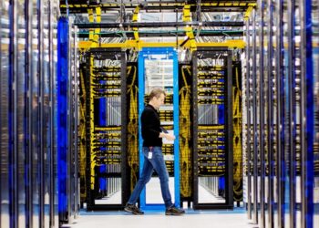 Microsoft mengumumkan investasi data center senilai 2,4 miliar dolar as di aragon, spanyol, untuk proyek data center layanan cloud storage.