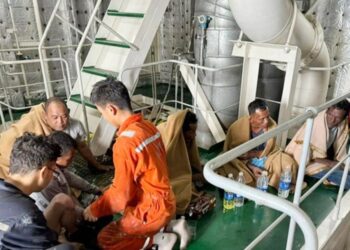 Basarnas medan menghadapi tantangan besar dalam operasi penyelamatan nelayan langkat setelah kapal mereka tenggelam di selat malaka.
