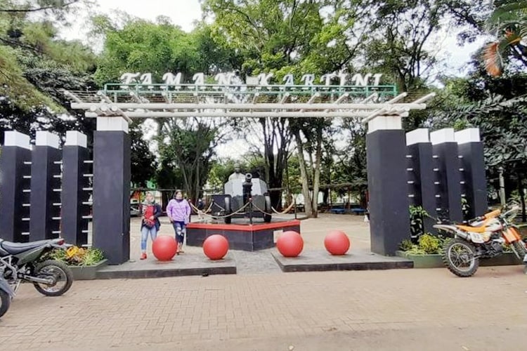 wisata cimahi, Curug Cimahi,Taman Kartini,Destinasi,Destinasi Wisata,Wisata,Destinasi Wisata Cimahi,Wajib Dikunjungi,Curug Cimahi,Curug Bugbrug,Alun-alun Cimahi,Alam Wisata Cimahi,Kampung Adat Cireundeu,Natural Hill Cisarua Taman Kartini